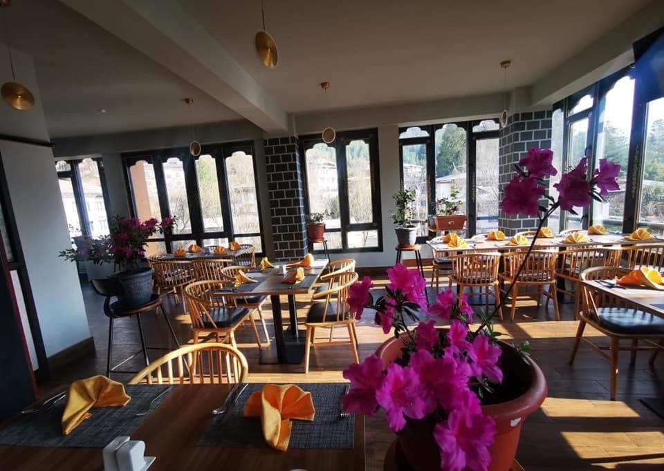 Ludrong Hotel 팀부 외부 사진